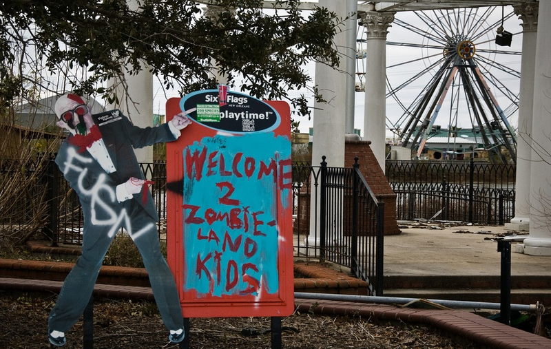 Illustration for article titled The Crumbling Chaos of Abandoned Amusement Parks
